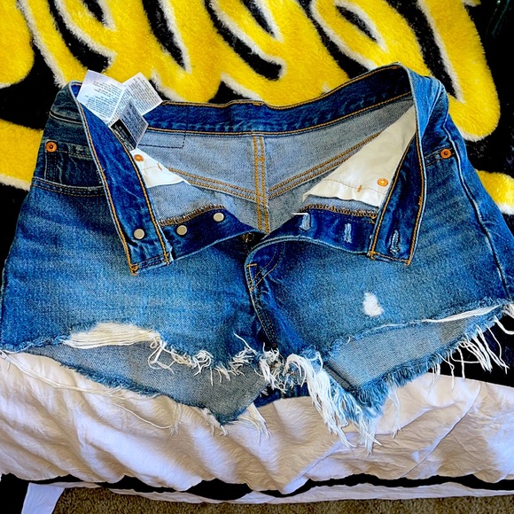 Levi’s Jean Shorts - Picture 4 of 4
